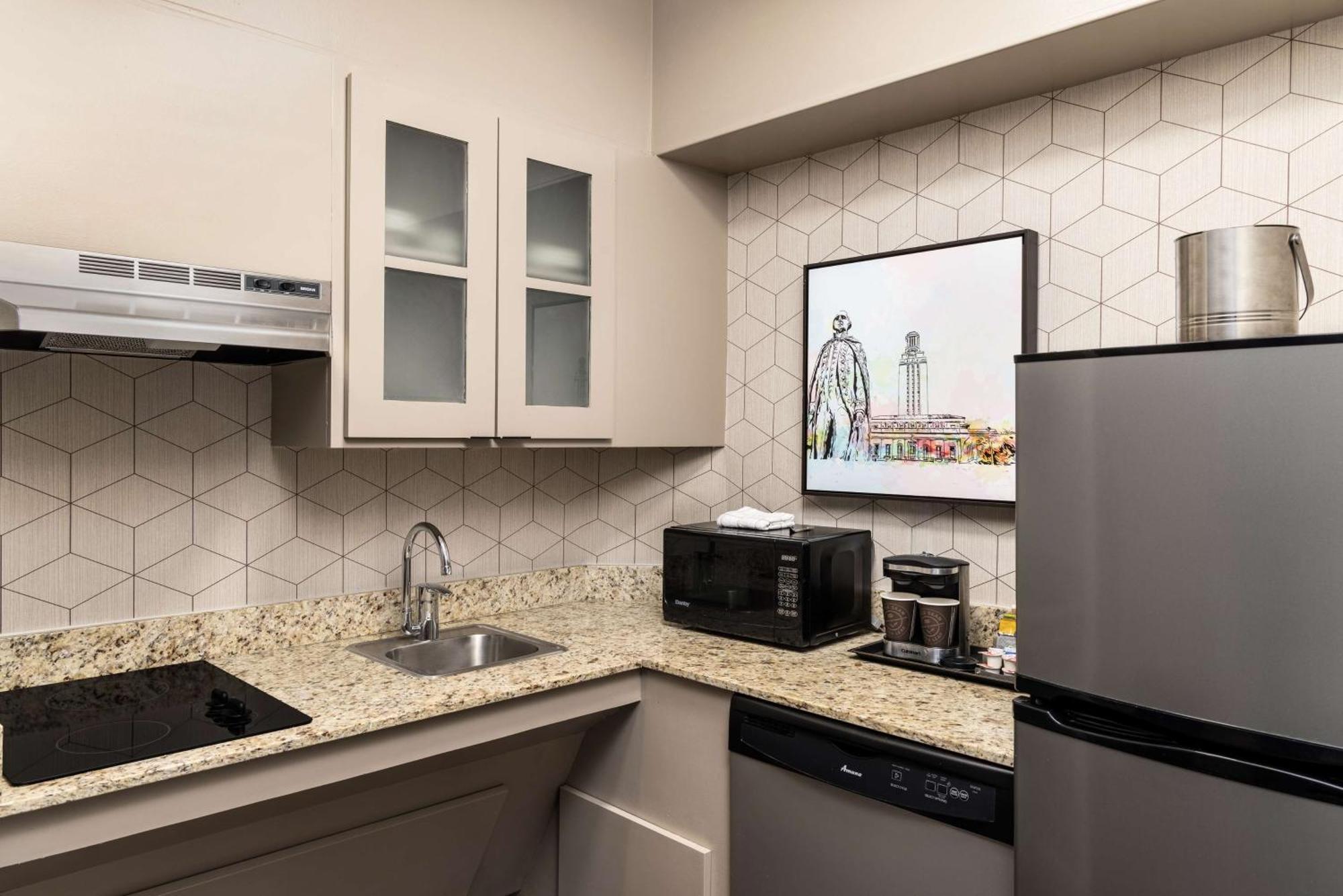 Doubletree Suites By Hilton Austin Downtown Capitol Экстерьер фото