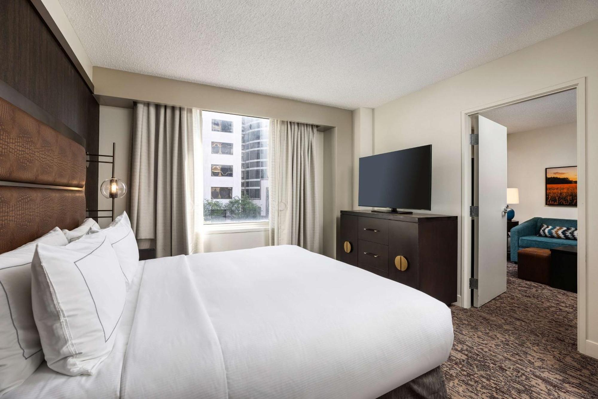 Doubletree Suites By Hilton Austin Downtown Capitol Экстерьер фото