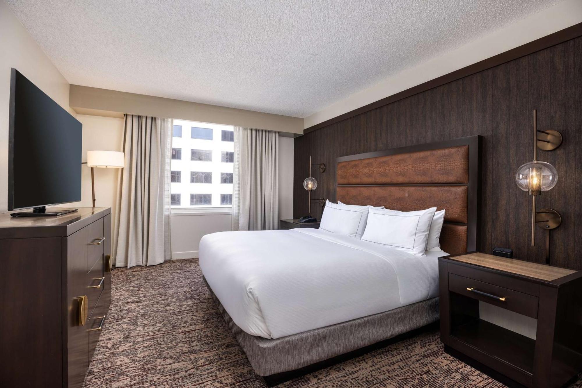Doubletree Suites By Hilton Austin Downtown Capitol Экстерьер фото