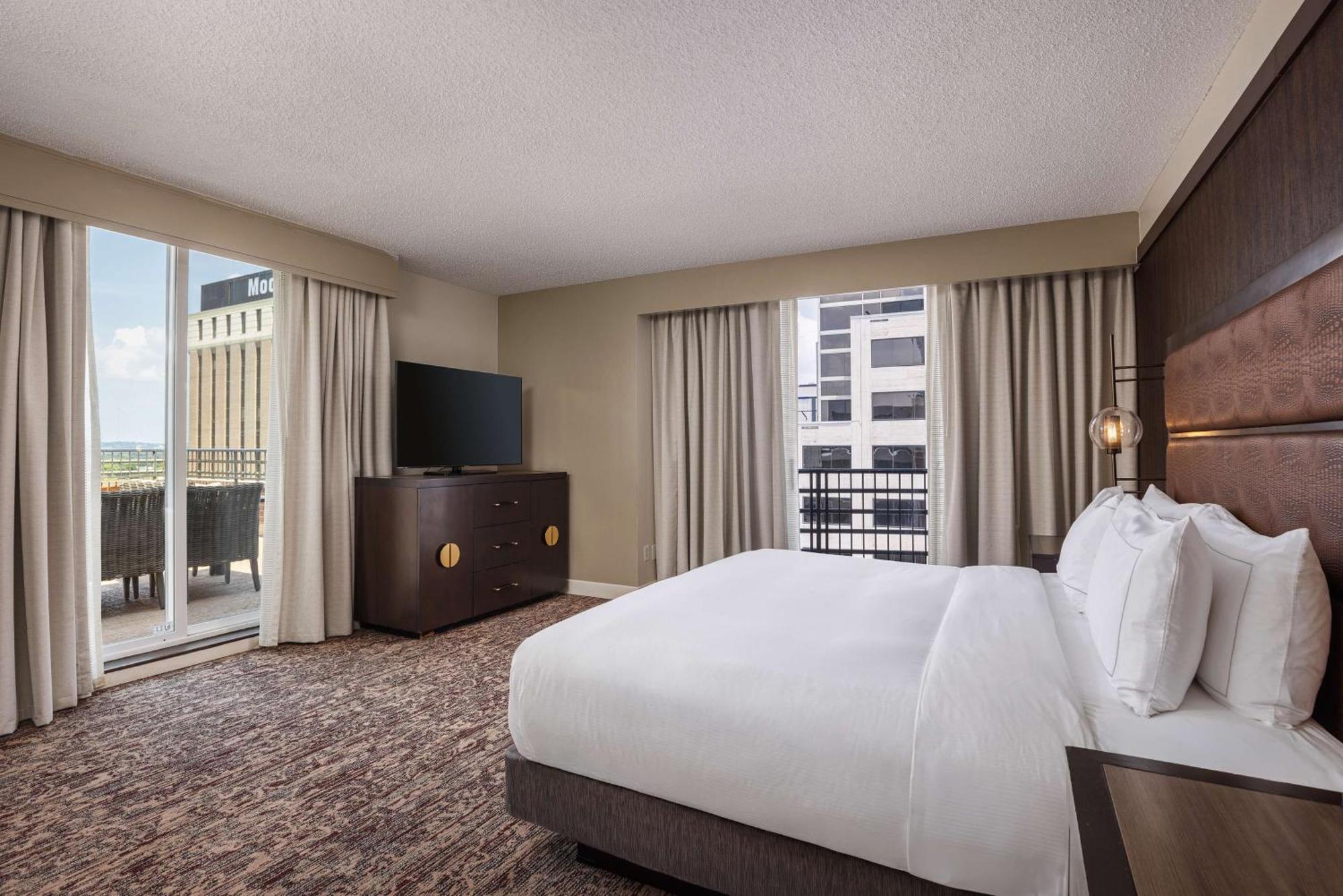 Doubletree Suites By Hilton Austin Downtown Capitol Экстерьер фото