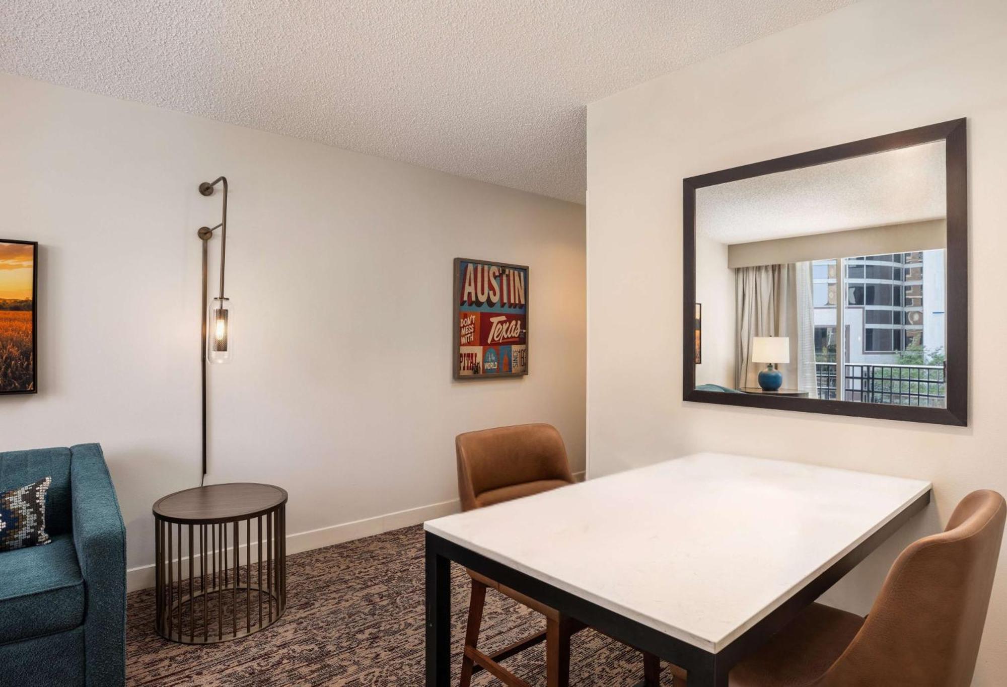 Doubletree Suites By Hilton Austin Downtown Capitol Экстерьер фото
