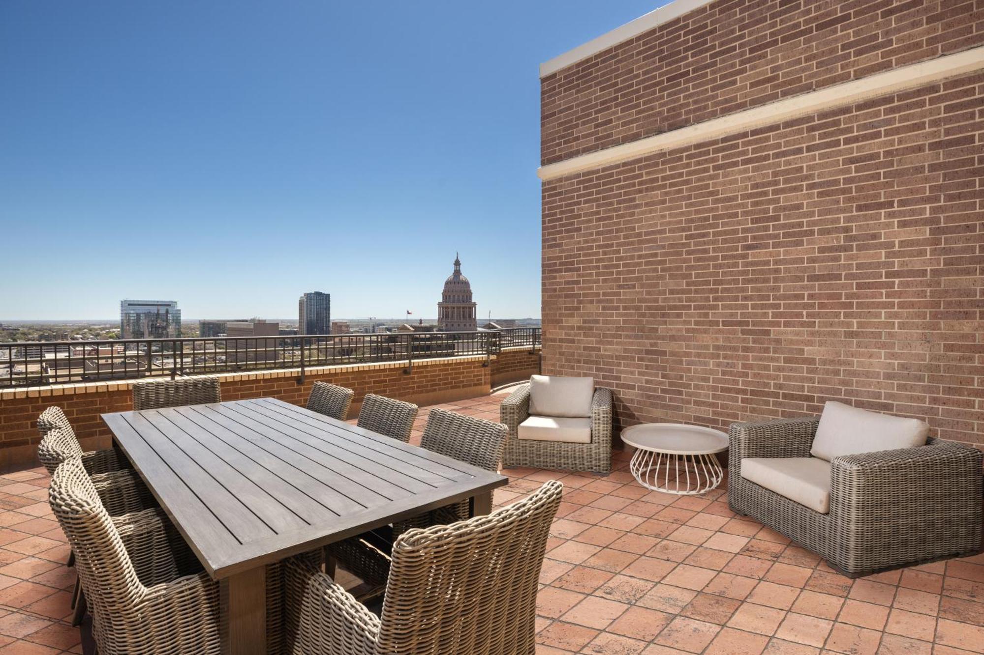 Doubletree Suites By Hilton Austin Downtown Capitol Экстерьер фото